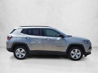 Used 2022 Jeep Compass Latitude AWD/4WD video 4