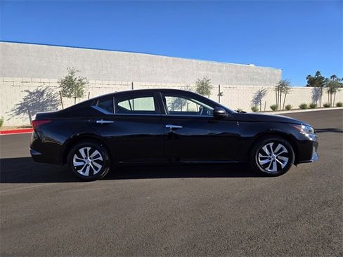 Used 2025 Nissan Altima 2.5 S image 3