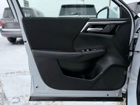 Used 2023 Mitsubishi Outlander ES image 12