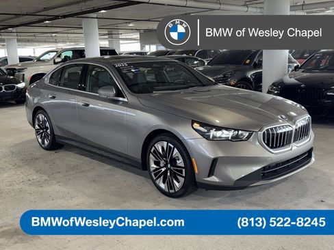 Used 2025 BMW 530i RWD image 1