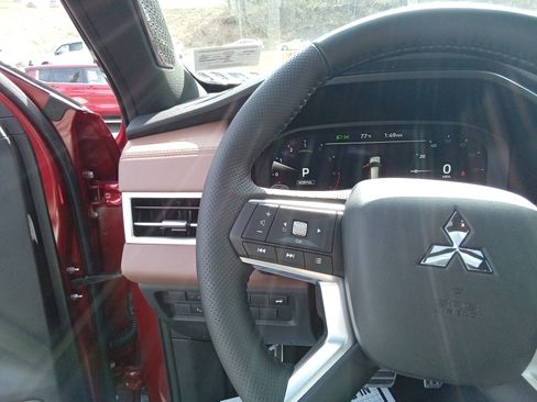 Used 2026 Mitsubishi Outlander SEL AWD/4WD image 16