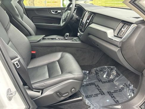 Used 2023 Volvo XC60 B5 Core w/ Climate Package AWD/4WD image 6