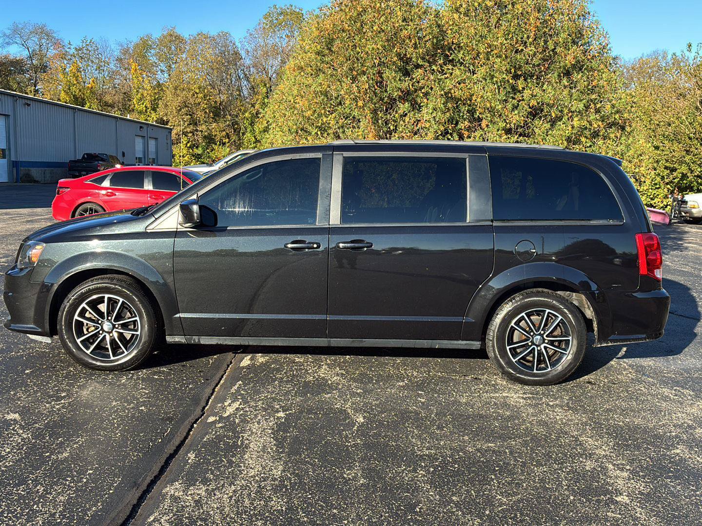 Used 2018 Dodge Grand Caravan GT FWD image 2