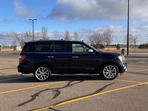 Used 2019 Ford Expedition Platinum image 2