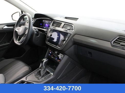 Certified 2023 Volkswagen Tiguan SE w/ Panoramic Sunroof Package image 24