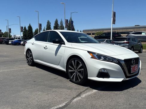 Used 2022 Nissan Altima 2.5 SR FWD image 10