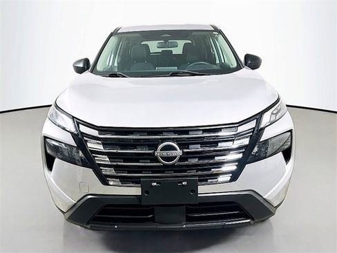 Used 2024 Nissan Rogue S image 2