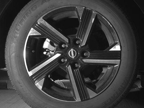 Used 2025 Nissan Sentra SV FWD image 15