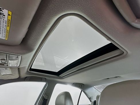 Used 2011 Toyota Camry SE image 25