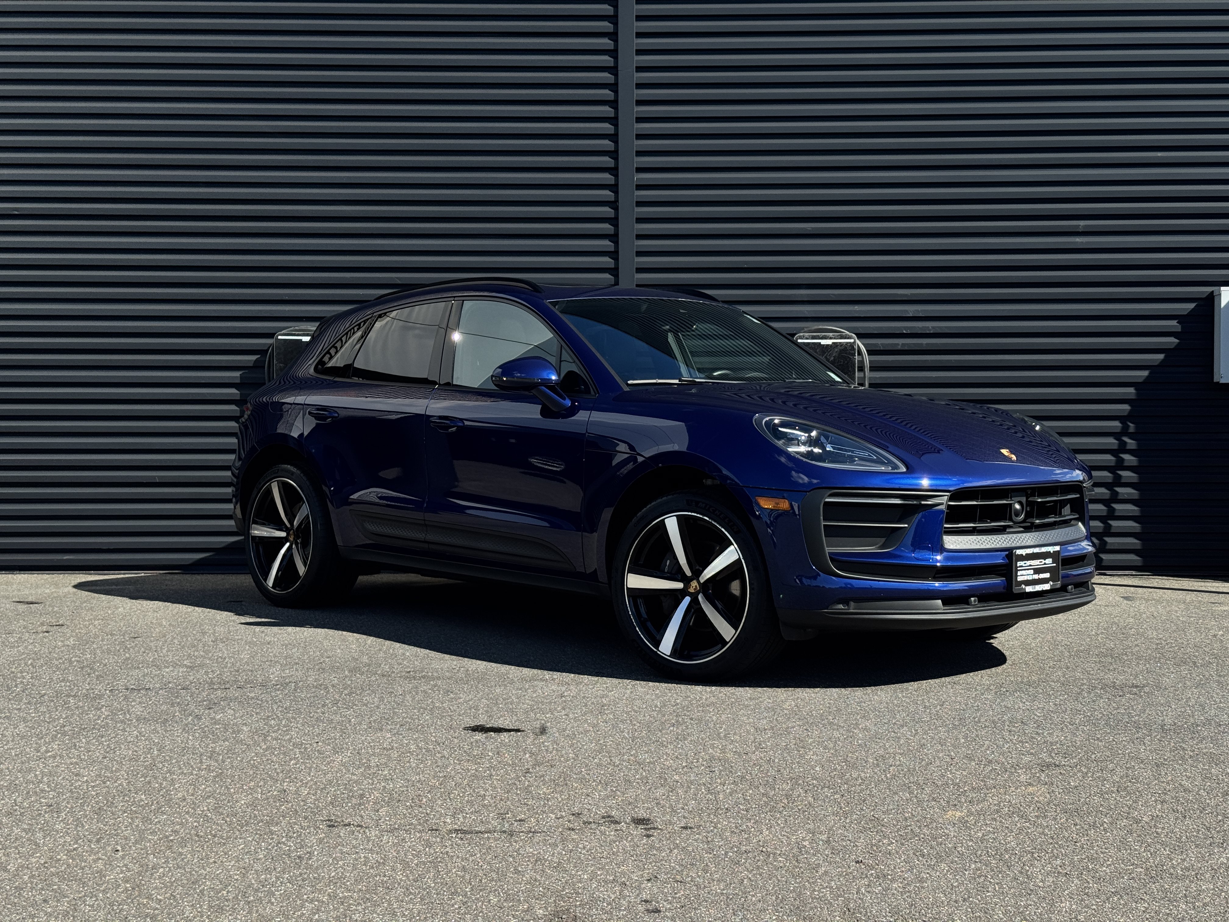 Certified 2023 Porsche Macan AWD/4WD image 11