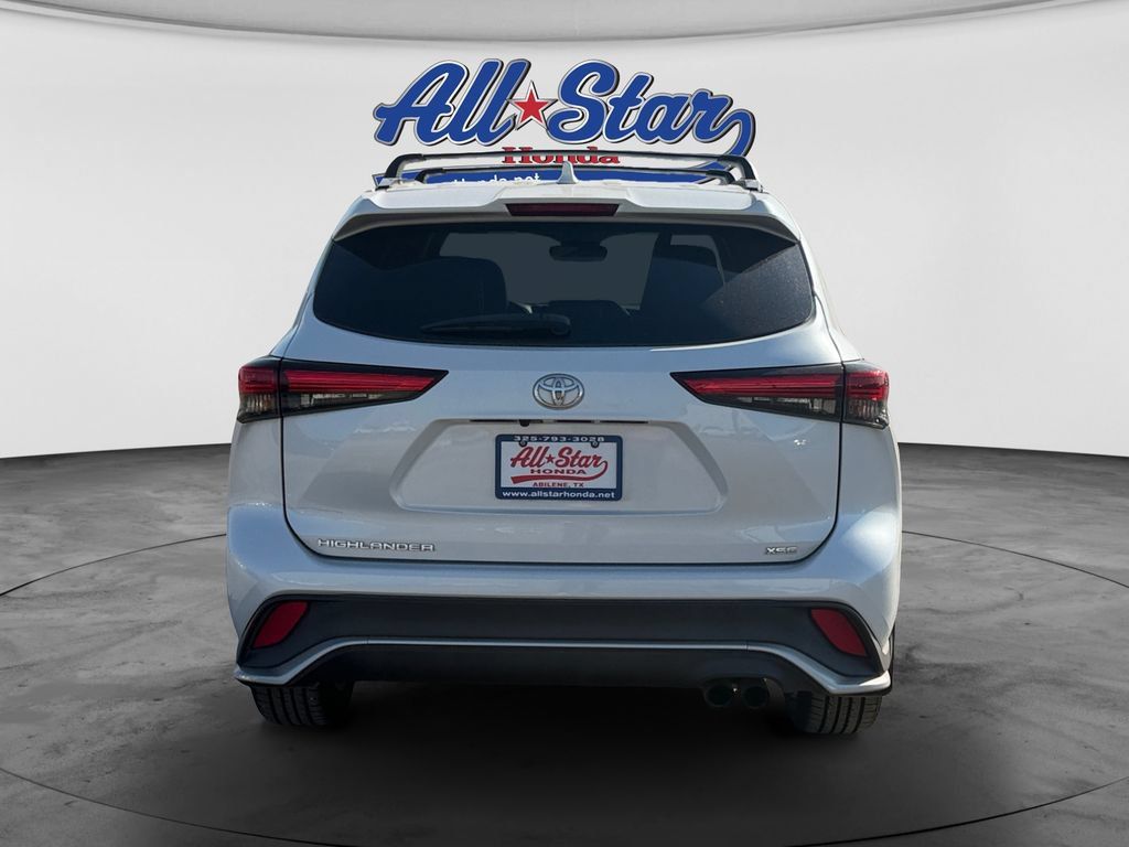 Used 2022 Toyota Highlander XSE FWD image 6