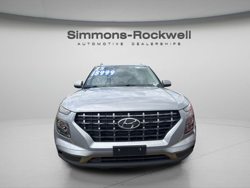 Used 2025 Hyundai Venue SEL FWD image 6