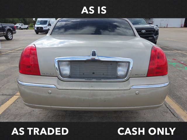 Used 2005 Lincoln Town Car Signature RWD image 6