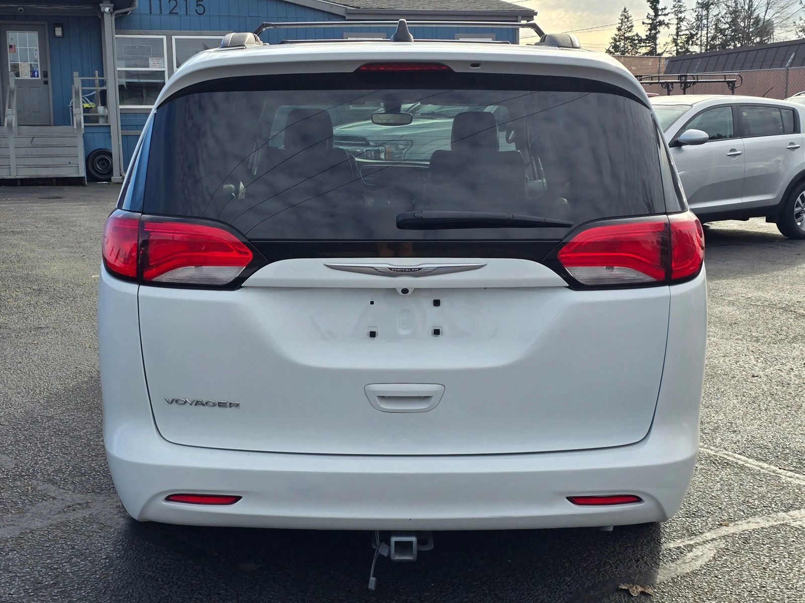 Used 2021 Chrysler Voyager Lxi FWD image 4