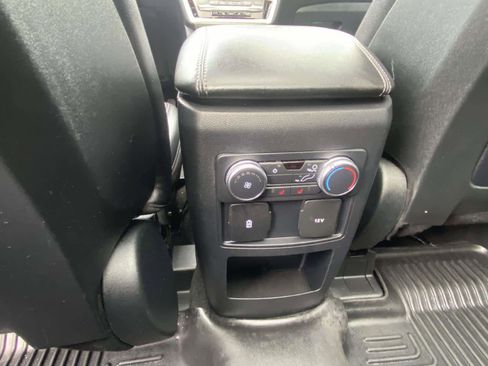 Used 2020 Ford Explorer XLT w/ Equipment Group 202A AWD/4WD image 23