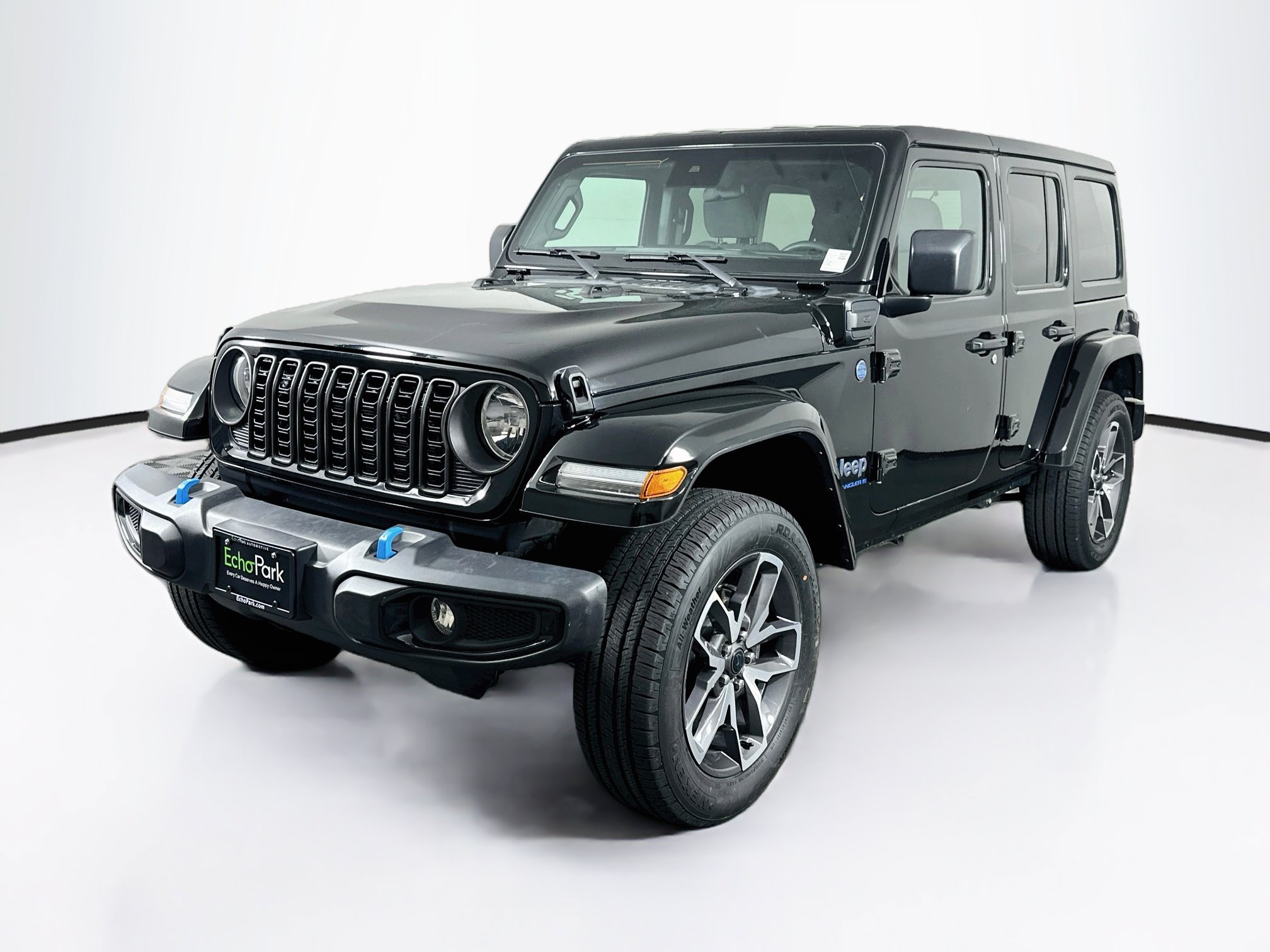 Used 2024 Jeep Wrangler Unlimited w/ Convenience Group AWD/4WD image 3