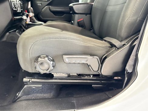 Used 2021 Jeep Wrangler Unlimited Sport image 22