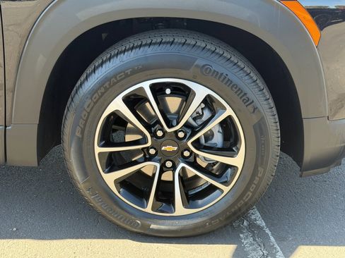 Used 2024 Chevrolet TrailBlazer LT w/ LT Cold Weather Package image 11