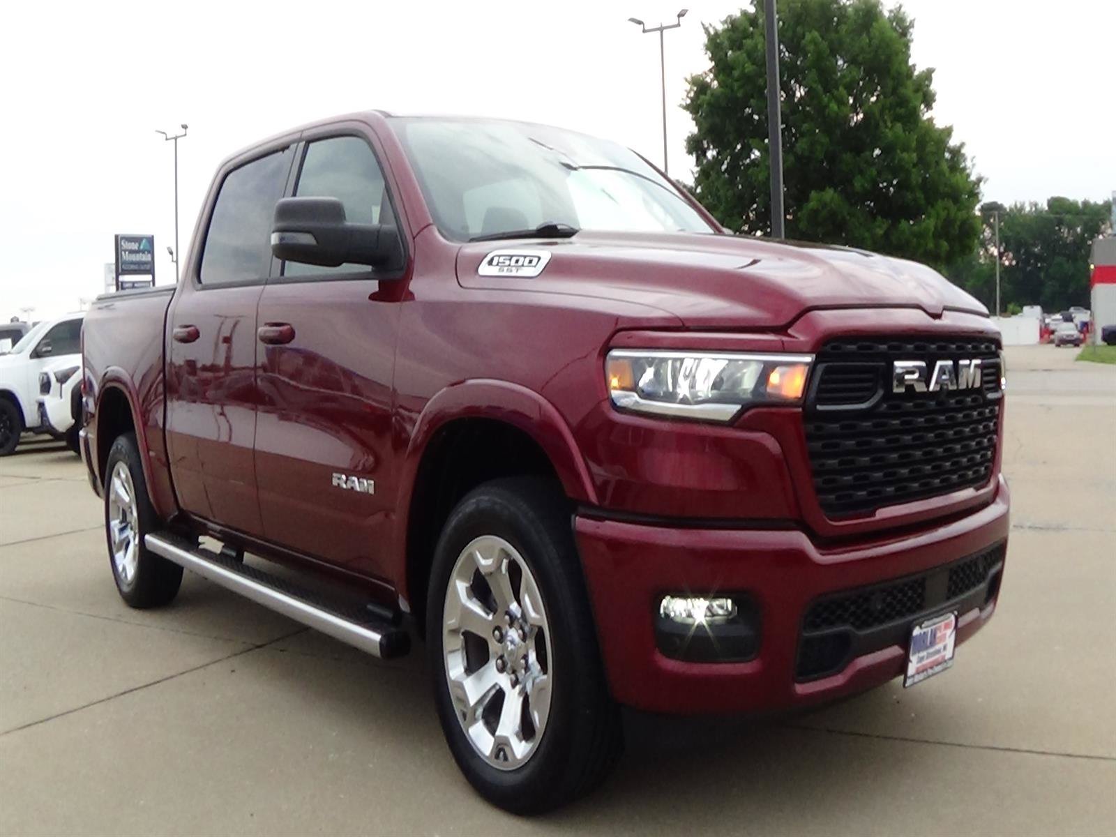 Used 2025 RAM 1500 Big Horn AWD/4WD image 4