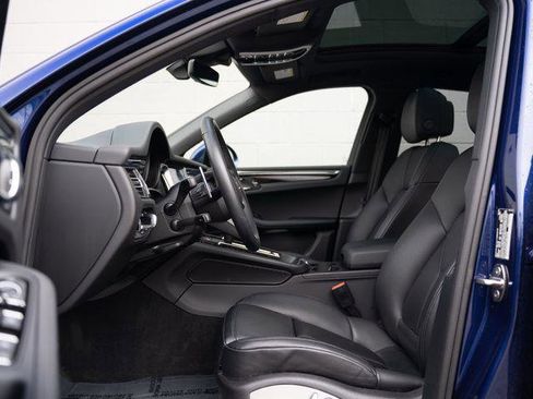Certified 2026 Porsche Macan AWD/4WD image 17