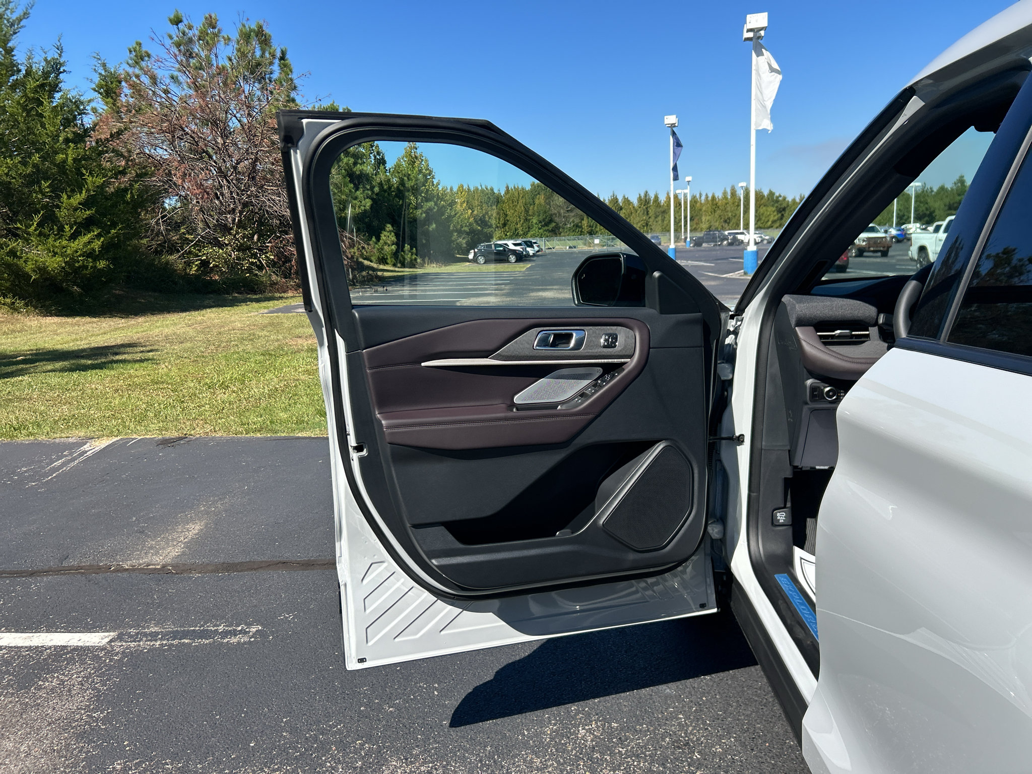New 2027 Ford Explorer Platinum RWD image 19