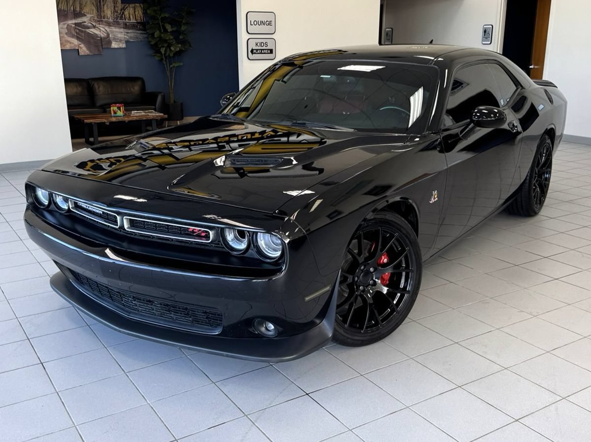 Used 2016 Dodge Challenger R/T Scat Pack RWD image 1
