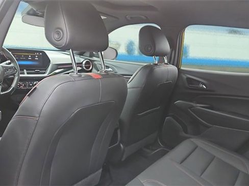 Used 2024 Chevrolet Trax RS w/ Sunroof Package image 18