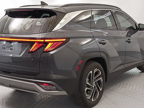 Used 2025 Hyundai Tucson Limited FWD image 3