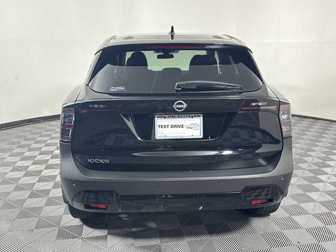 Used 2025 Nissan Kicks SV FWD image 6