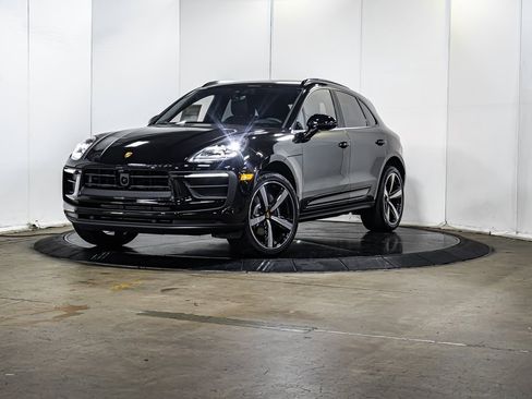 Certified 2025 Porsche Macan image 1