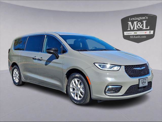 Certified 2025 Chrysler Pacifica Select FWD image 1