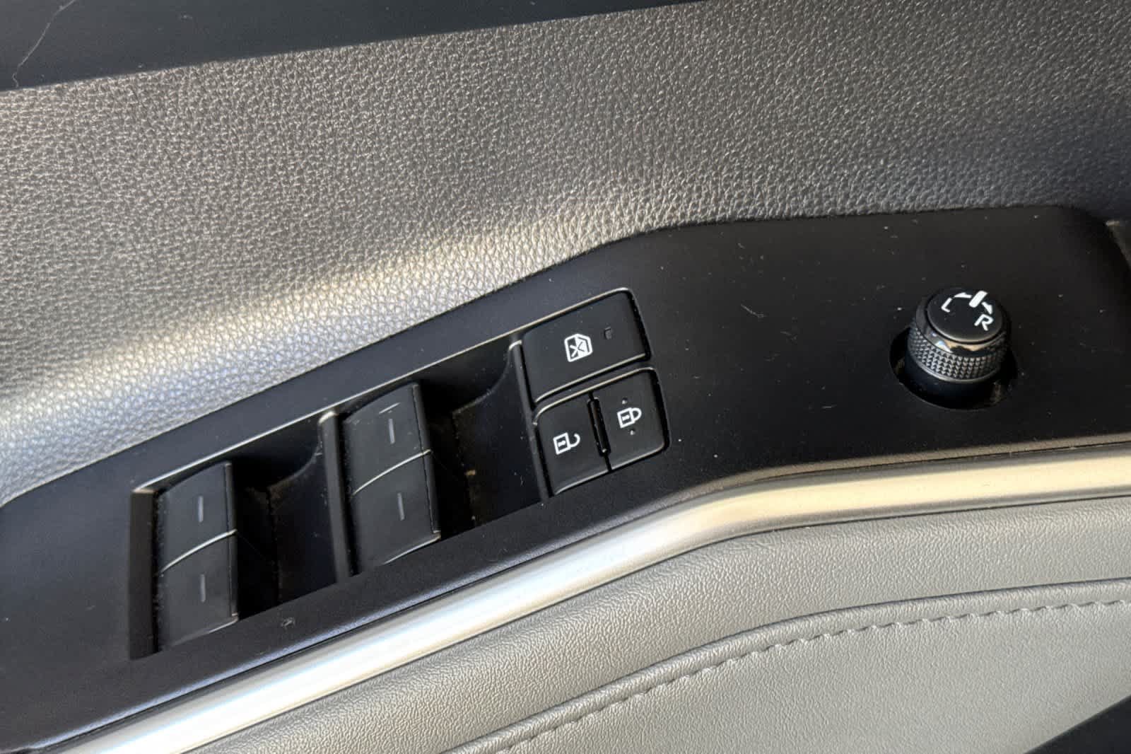 Used 2023 Toyota Highlander LE FWD image 13