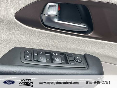 Used 2022 Chrysler Voyager LX FWD image 27