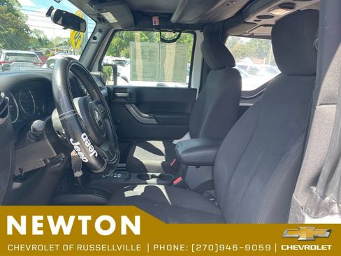 Used 2016 Jeep Wrangler Sport w/ Connectivity Group AWD/4WD image 4