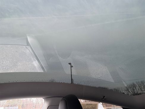 Used 2024 Tesla Model Y Long Range image 31