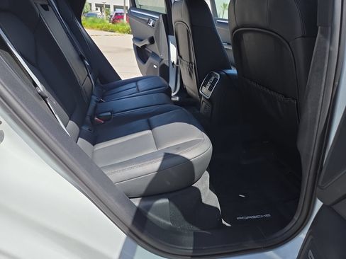 Used 2020 Porsche Macan S AWD/4WD image 17