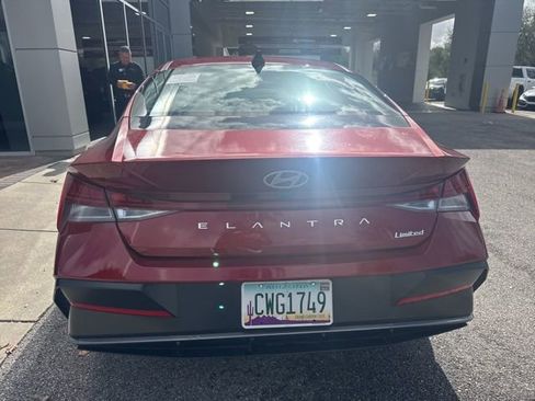 Used 2025 Hyundai Elantra Limited image 6