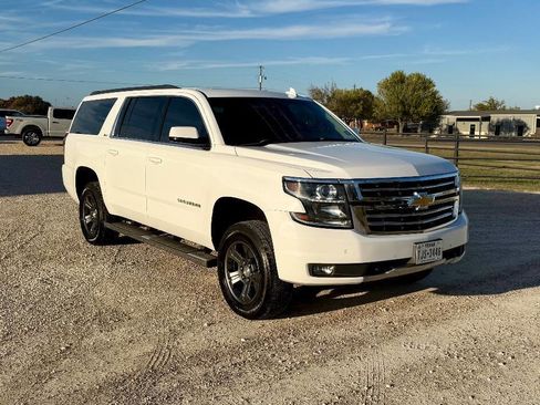 Used 2016 Chevrolet Suburban LT image 2