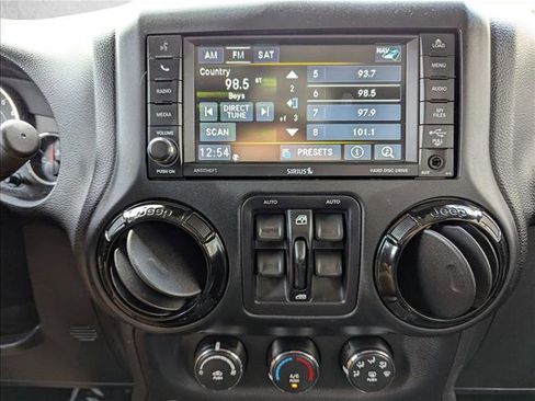 Used 2015 Jeep Wrangler Unlimited Sahara AWD/4WD image 12