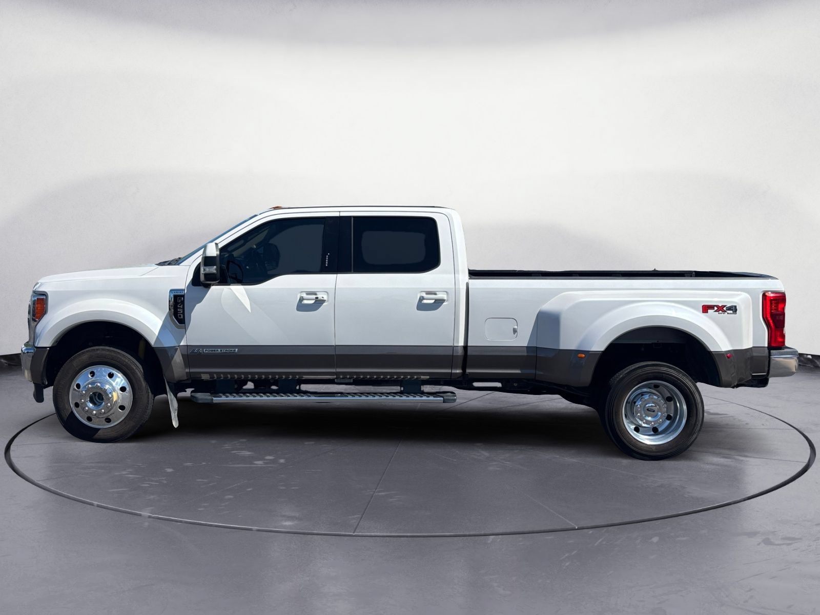 Used 2019 Ford F450 Lariat w/ Lariat Ultimate Package AWD/4WD image 3