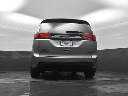 Used 2020 Chrysler Pacifica Touring-L w/ Advanced Safetytec Group AWD/4WD image 34