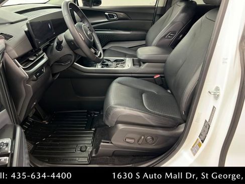 Used 2025 Kia Carnival SX Prestige image 17