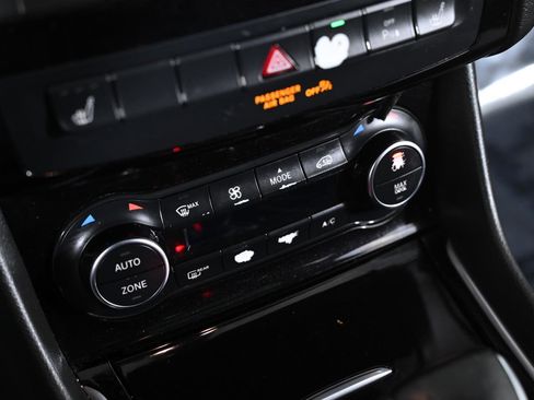 Used 2019 INFINITI QX30 Premium w/ Navigation Package image 17