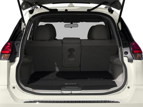 Used 2018 Nissan Rogue SV w/ Premium Package FWD image 10