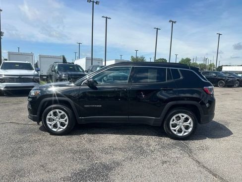 Used 2024 Jeep Compass Latitude AWD/4WD image 6