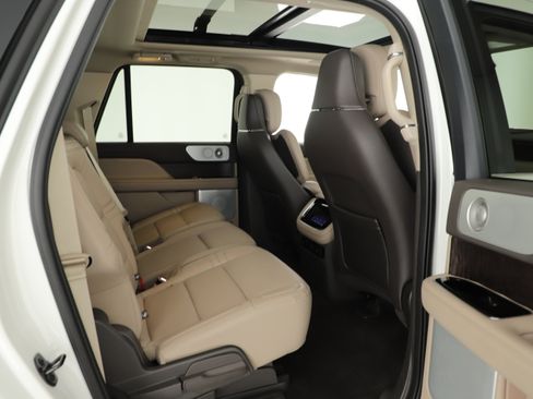 Used 2024 Lincoln Navigator L Reserve AWD/4WD image 20
