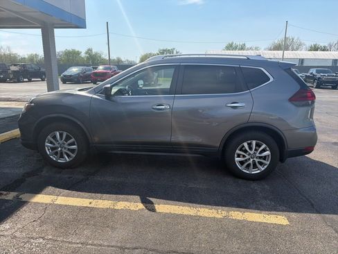 Used 2020 Nissan Rogue SV image 4