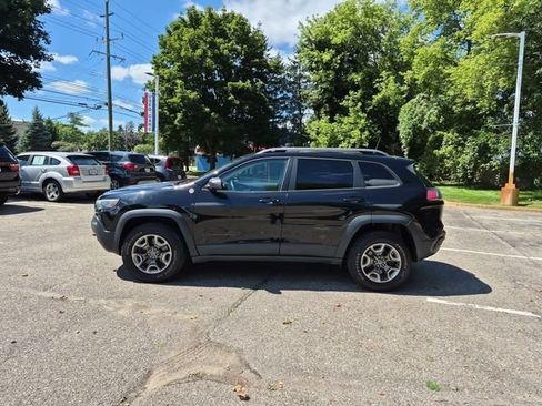Used 2019 Jeep Cherokee Trailhawk w/ Comfort/Convenience Group AWD/4WD image 6