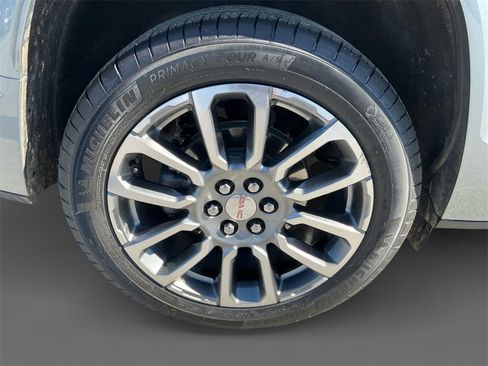 Used 2023 GMC Acadia Denali w/ Denali Ultimate Package image 10