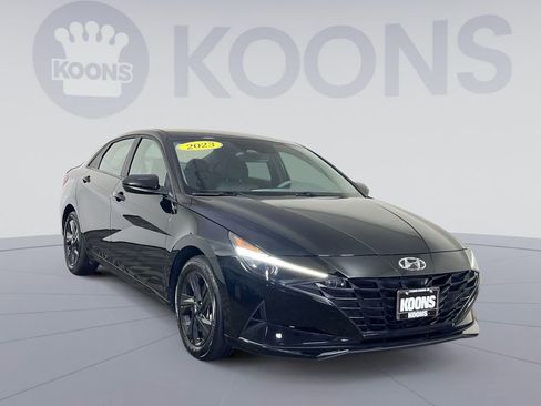 Used 2023 Hyundai Elantra Blue w/ Preferred Accessory Package image 10